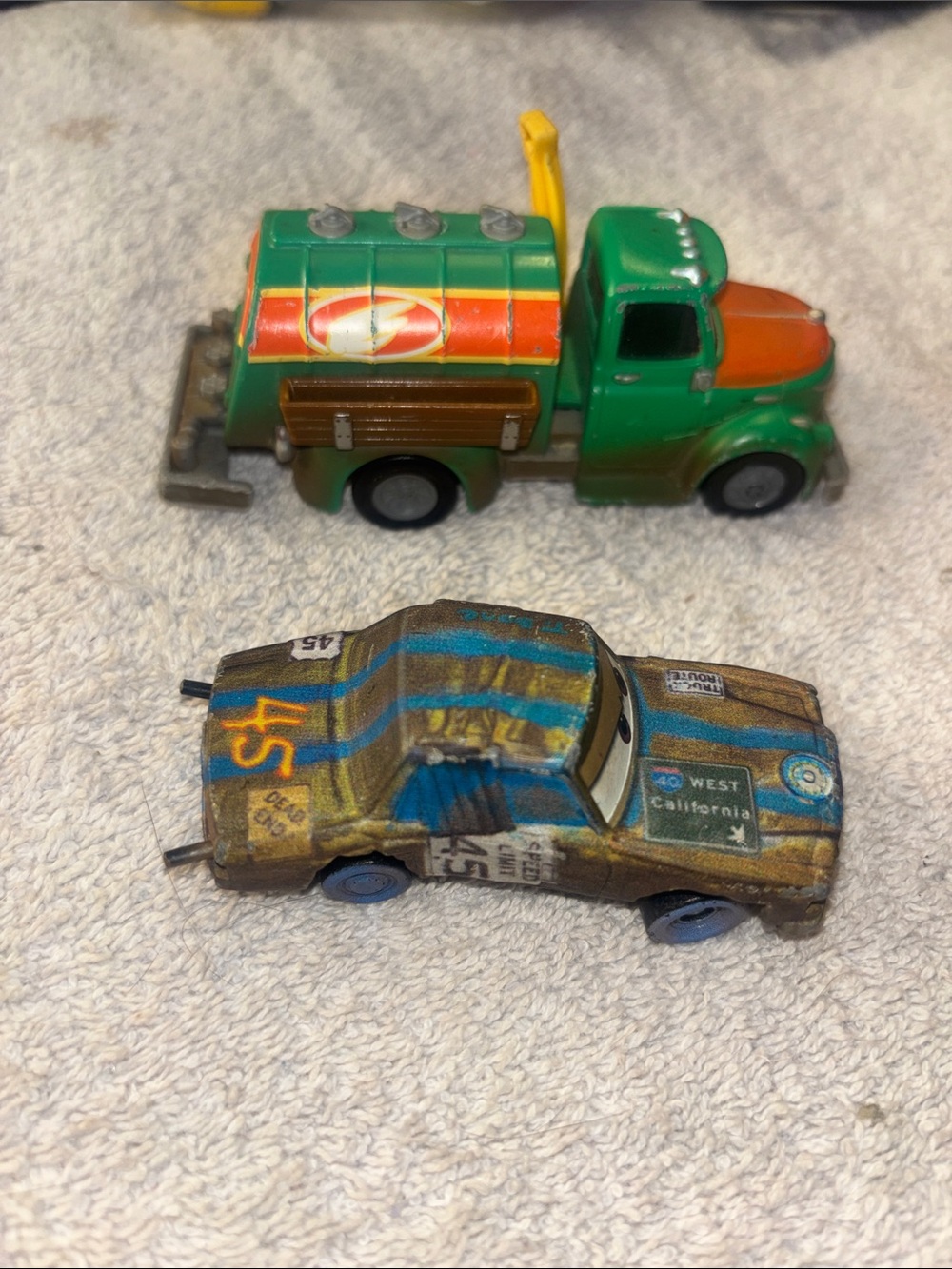 Cars Rusty Racer Toy Car -t bone & tanker